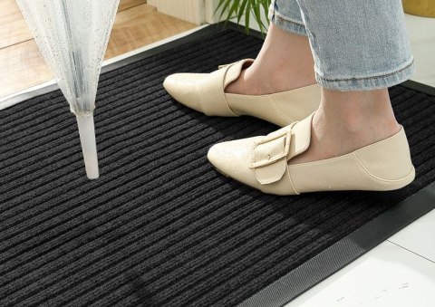 WYCIERACZKA DO BUTÓW WEJŚCIOWA POD DRZWI 80X120 CM YOLANDA CZARNA